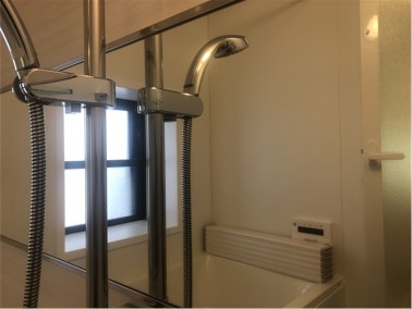 【施工後】浴室クリーニング｜INAX浴室ユニット_浴室内の鏡②