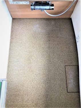 【施工前】フラッグストーンフロア仕様の床