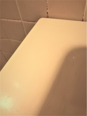 【施工前】浴槽フチ20211028