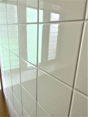 ②【 施工後 】陶製タイル仕様の浴室壁面