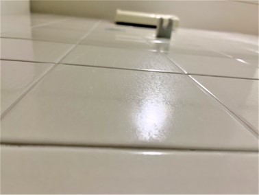④【 施工前 】陶製タイル仕様の浴室壁面②